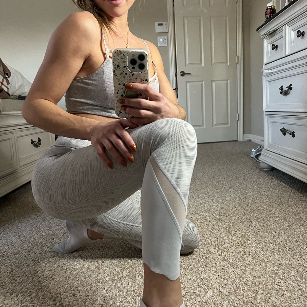 LuLu Lemon Wunder Under Scalloped Hem Crop